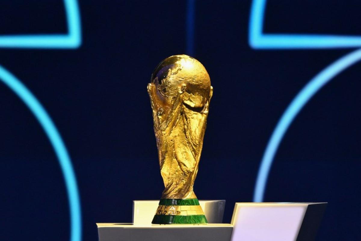 The FIFA World Cup Trophy is displayed on a podium during the draw for the 2026 FIFA Football World Cup taking place in the US, Canada and Mexico, at the Kennedy Center, in Washington, DC, on December 5, 2025. Mandel NGAN / POOL / AFP