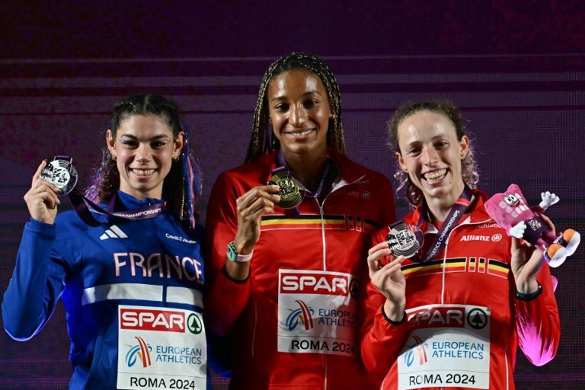 Gold medallist Belgium's athlete Nafissatou Thiam (C) celebrates with silver medallist France's Auriana Lazraq-Khlass (L) and bronze medallist Belgium's Noor Vidts during the medal ceremony for the women's heptathlon during the European Athletics Championships at the Olympic stadium in Rome on June 8, 2024. Filippo MONTEFORTE / AFP