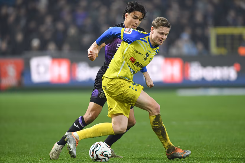 Anderlecht's Ali Maamar and STVV's Simen Juklerod pictured in action during a soccer match between RSC Anderlecht and Sint-Truidense V.V., Saturday 13 December 2025 in Brussels, on day 18 of the 2025-2026 'Jupiler Pro League' first division of the Belgian championship. BELGA PHOTO JILL DELSAUX