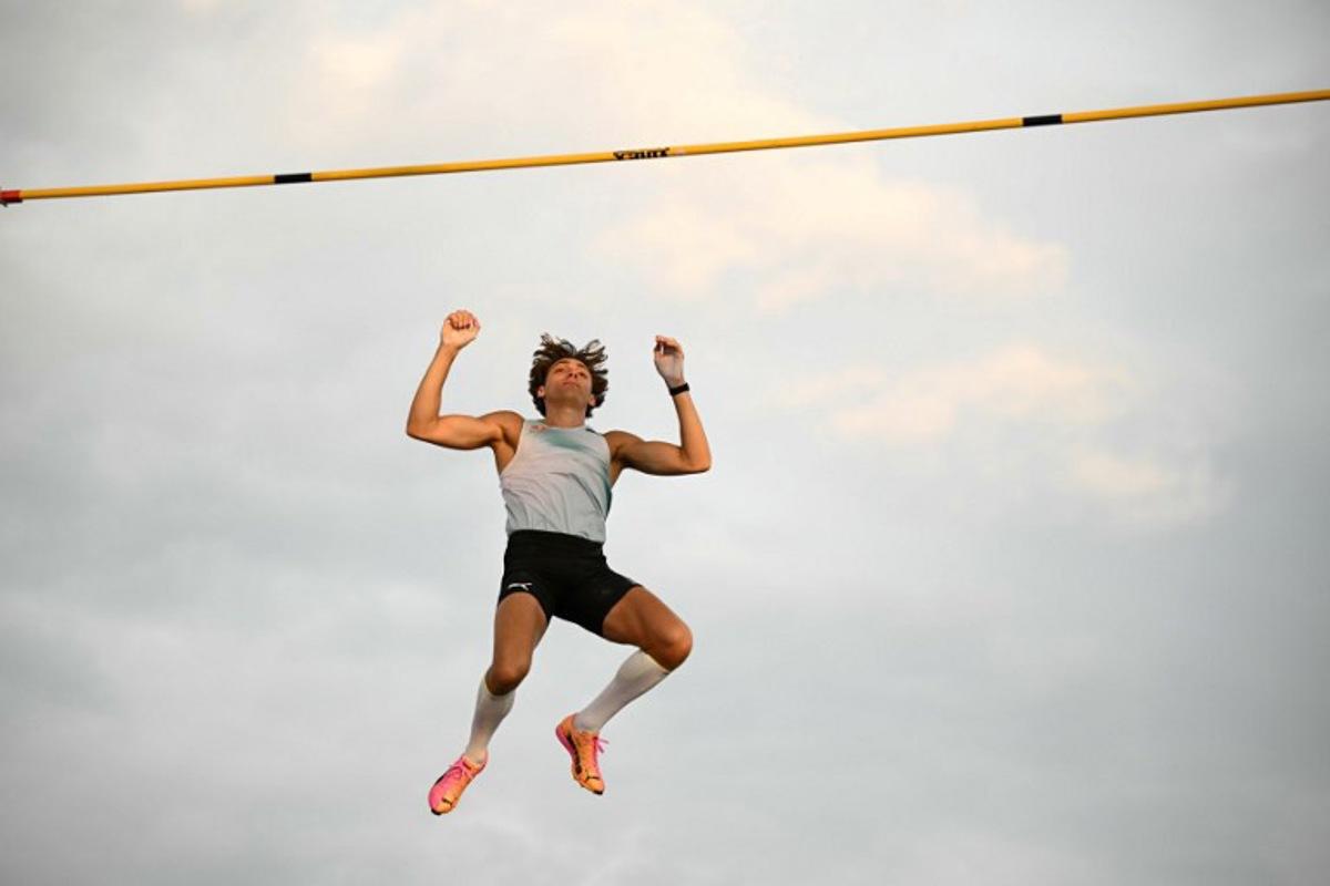 Sweden's Armand Duplantis clears the bar as he competes in the men's Pole Vault during the World Athletics Diamond League athletics meeting at the Stade Olympique de la Pontaise in Lausanne, on August 20, 2026. Fabrice COFFRINI / AFP