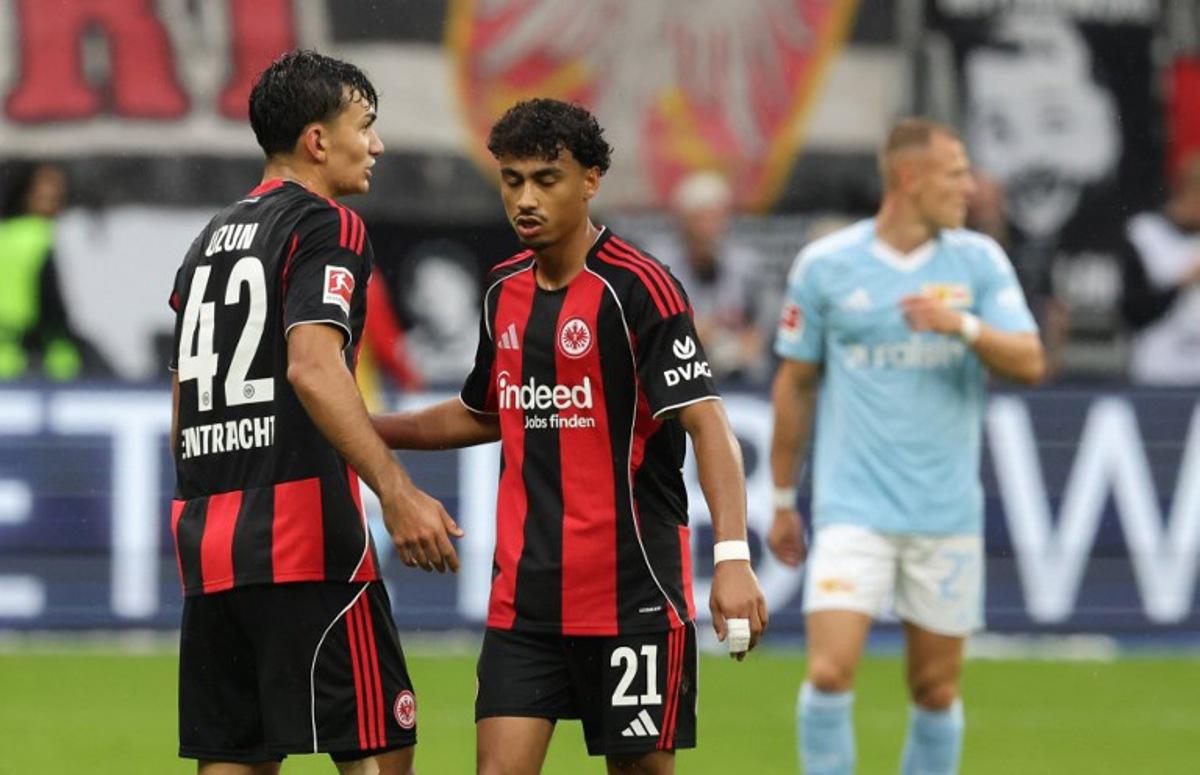 Frankfurt's Turkish forward #42 Can Uzun (L) celebrates with Frankfurt's German defender #21 Nathaniel Brown scoring during the German first division Bundesliga football match between Eintracht Frankfurt and 1 FC Union Berlin in Frankfurt am Main, western Germany on September 21, 2025. Daniel ROLAND / AFP