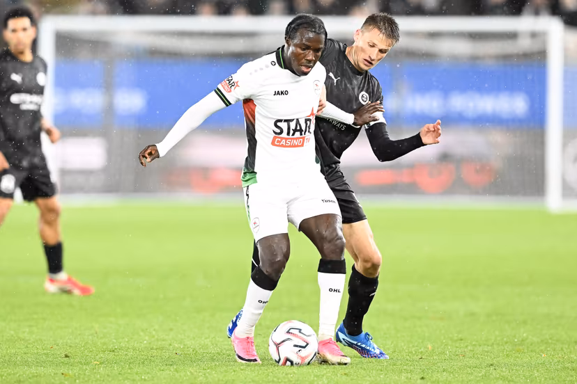Lommel's Lucas Schoofs and OHL's Emmanuel Addai pictured in action during a soccer match between Oud-Heverlee Leuven and Lommel SK, Saturday 24 October 2026 in Heverlee, on day 9 of the 2026-2027 'Jupiler Pro League' first division of the Belgian championship. BELGA PHOTO JILL DELSAUX