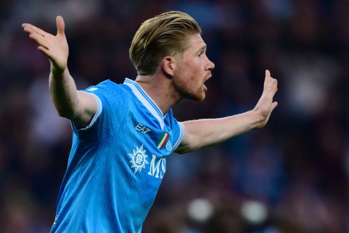 Napoli's Belgian midfielder #11 Kevin De Bruyne reacts during the Italian Serie A football match between Torino and Napoli at The Grande Torino Stadium in Turin on October 18, 2025. MARCO BERTORELLO / AFP