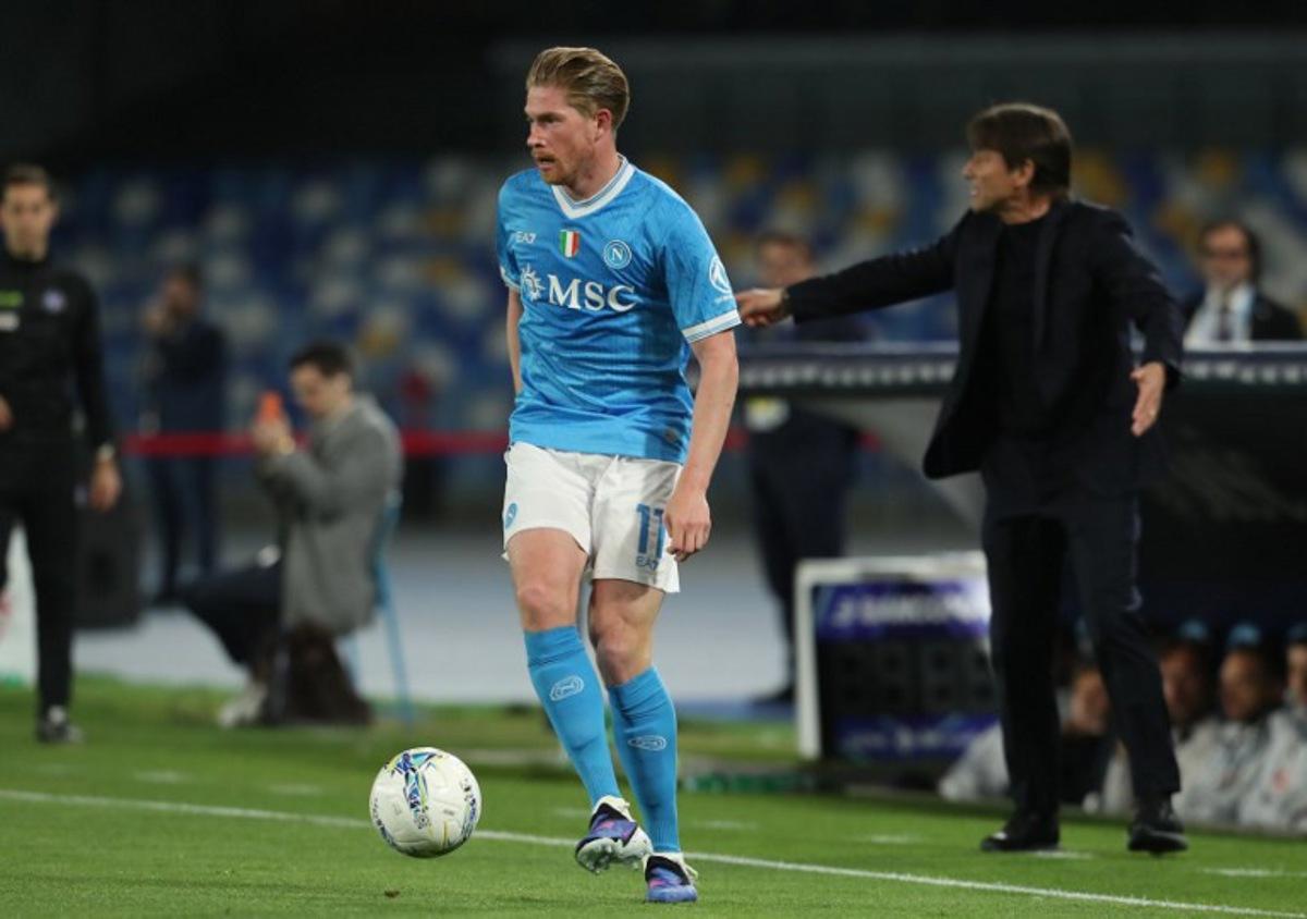 Napoli's Belgian midfielder #11 Kevin De Bruyne controls the ball during the Italian Serie A football between match SSC Napoli and US Cremonese at the Diego Armando Maradona Stadium in Napoli, on April 24, 2026. CARLO HERMANN / AFP