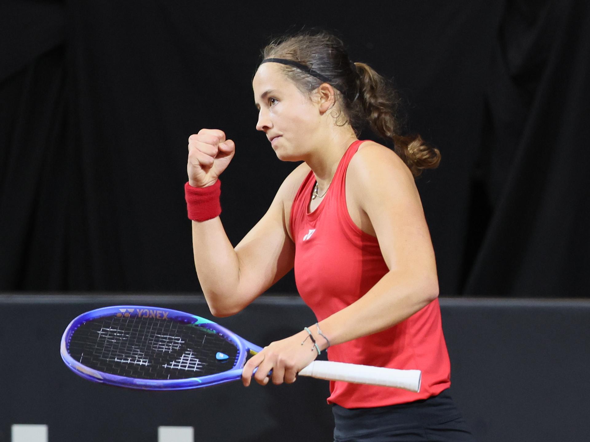 Belgian Hanne Vandewinkel reacts during the first game between Belgian Vandewinkel (WTA 94) and US' Jovic (WTA 16) on the first day of tennis matches between Belgium and USA, in the qualifiers of the Billie Jean King Cup tennis, in Oostende, Belgium, on Friday 10 April 2026. The meeting takes place on 10 and 11th April. PHOTO BENOIT DOPPAGNE