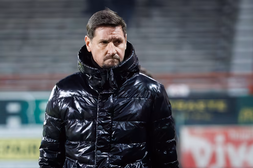 Kortrijk's head coach Glen De Boeck pictured during a Croky Cup 1/8 final match between KV Kortrijk and RWD Molenbeek, in Heule, Kortrijk, Tuesday 05 December 2023. BELGA PHOTO KURT DESPLENTER