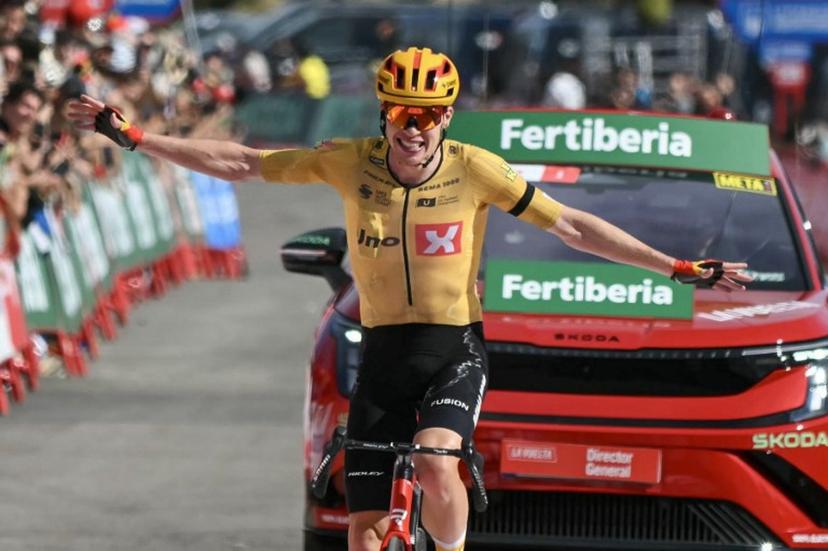 Team Uno-X's Norwegian rider Andreas Leknessund celebrates as he crosses the finish line to winthe seventh stage of the Vuelta a Espana 2026, a 149,8 km race between Vall d'Alba and Aramon Valdelinares on August 28, 2026. JOSE JORDAN / AFP