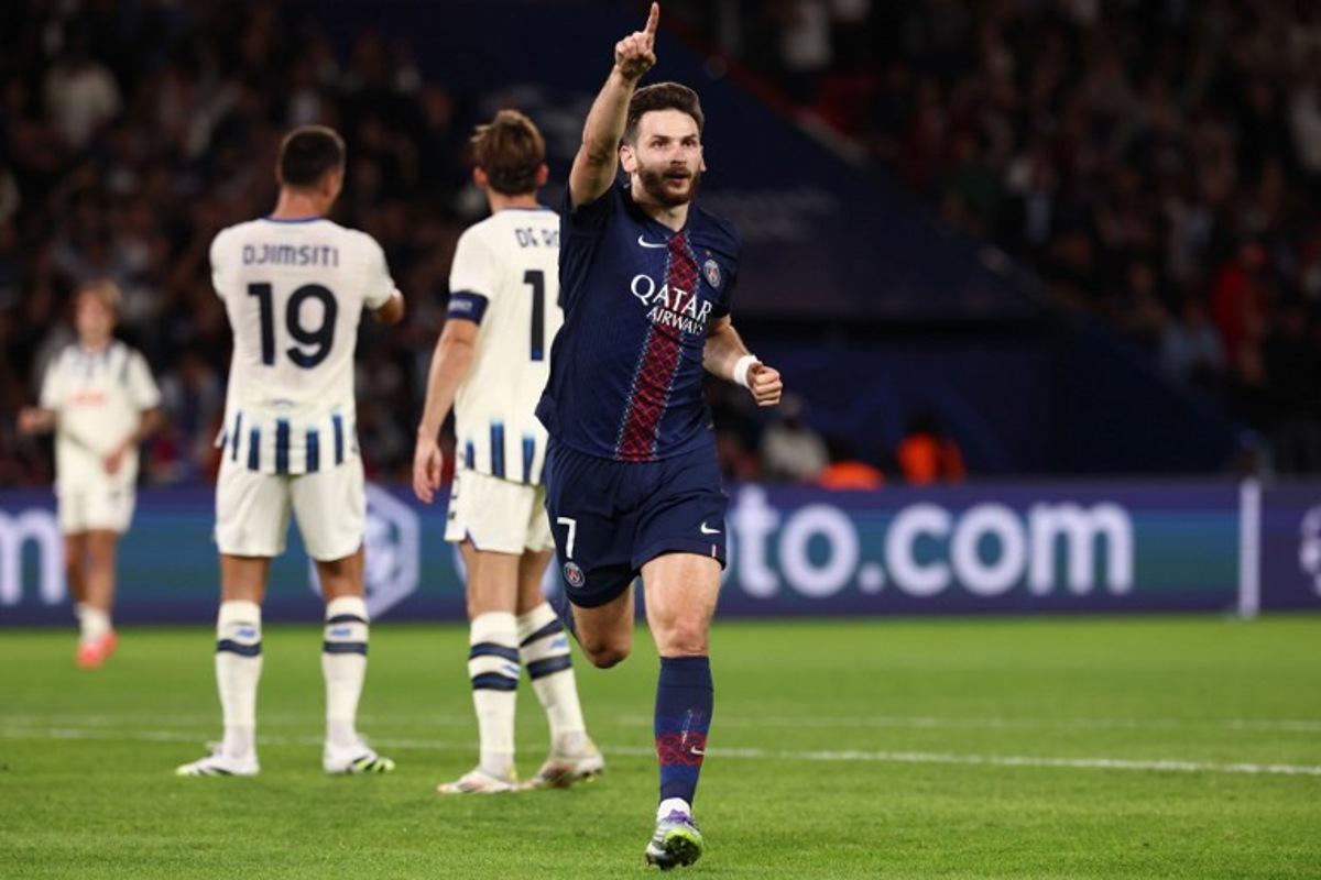 Paris Saint-Germain's Georgian forward #07 Khvicha Kvaratskhelia gestures as he celebrates after scoring PSG's second goal during the UEFA Champions League first round day 1 football match between Paris Saint-Germain (FRA) and Atalanta (ITA) at the Parc des Princes stadium in Paris on September 17, 2025. FRANCK FIFE / AFP