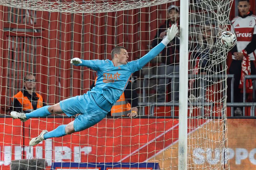 OHL's goalkeeper Tobe Leysen pictured in action during a soccer match between Standard de Liege and Oud-Heverlee Leuven, Friday 08 May 2026 in Liege, on the seventh day of the Europe Play-offs of the 2025-2026 'Jupiler Pro League' first division of the Belgian championship. BELGA PHOTO BRUNO FAHY