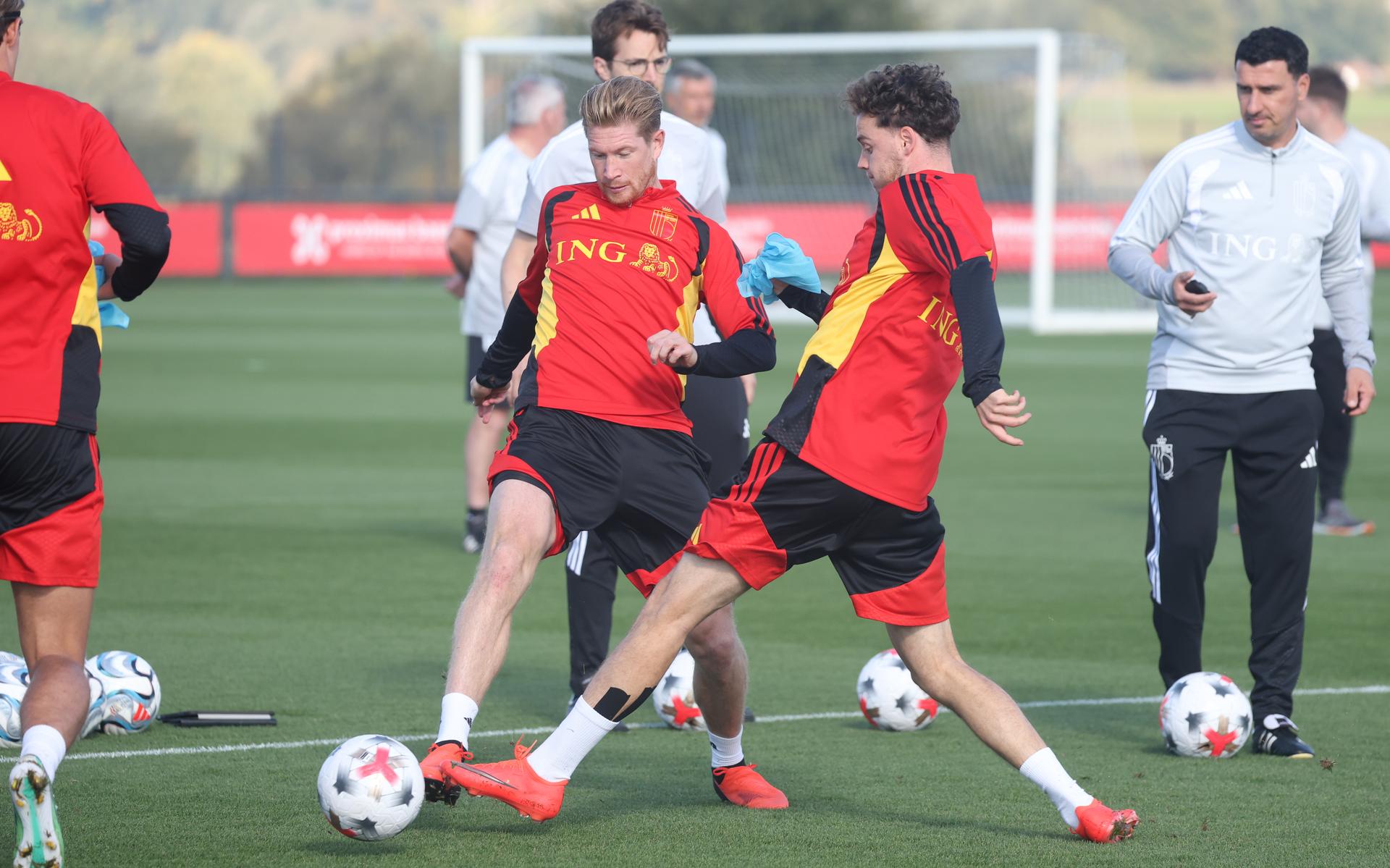 Belgium's Kevin De Bruyne and Belgium's Maxim De Cuyper fight for the ball during a training session of the Red Devils, the Belgian national soccer team, at the national training center in Tubize, Sunday 4 October 2026. The team is preparing for their game against France on Monday, their fourth game in the UEFA Nations League competition. BELGA PHOTO VIRGINIE LEFOUR
