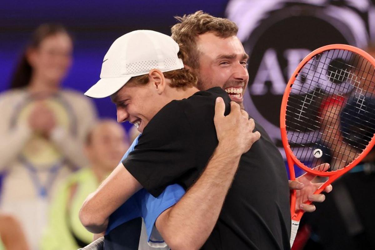 Italy's Jannik Sinner (R) embraces Australia's Jordan Smith during the 1 Point Slam exhibition event ahead of the 2026 Australian Open at Rod Laver Arena in Melbourne on January 14, 2026. DAVID GRAY / AFP