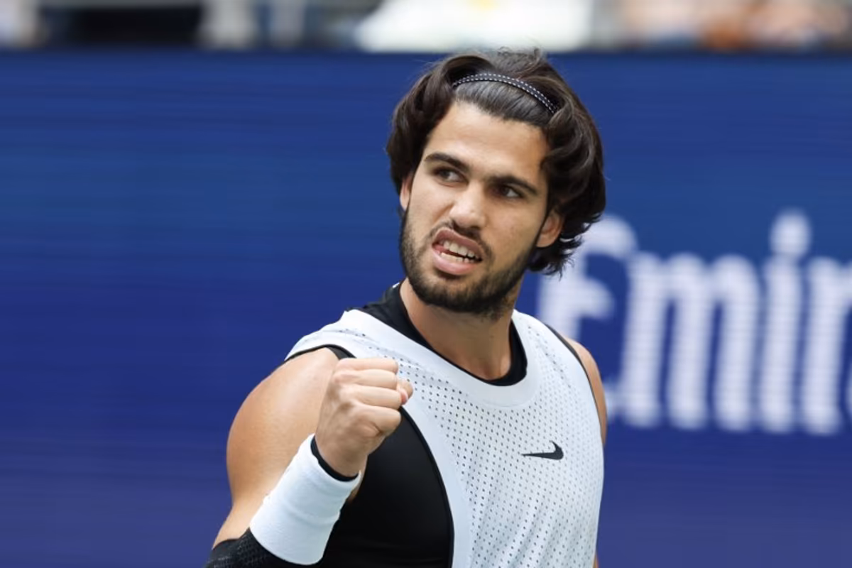 Spain's Carlos Alcaraz reacts as he plays USA's Tommy Paul in their men's singles round of 16 tennis match on day eight of the US Open tennis tournament at the USTA Billie Jean King National Tennis Center in New York on September 6, 2026. to TIMOTHY A. CLARY / AFP