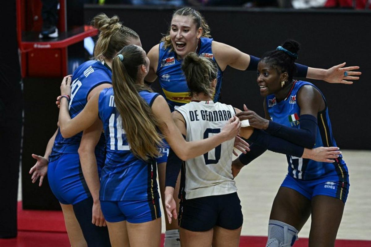 Team Italy celebrate winning a point against Turkey during the final match of the 2025 Women's Volleyball World Championships in Bangkok on September 7, 2025. Lillian SUWANRUMPHA / AFP