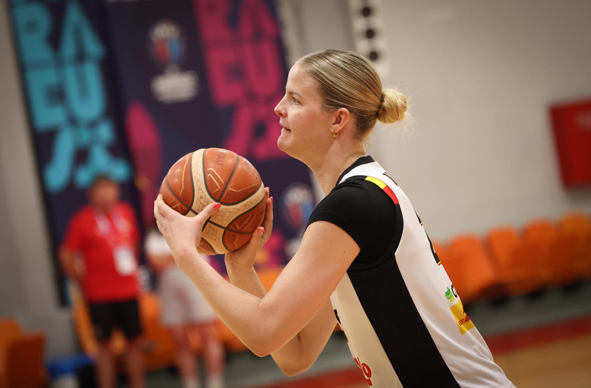 Belgium's Becky Massey pictured during a training session of Belgian national basketball team 'the Belgian Cats' on Saturday 28 June 2025 in Piraeus, Greece. The team is preparing for tomorrow's game against Spain, the finals of the FIBA Women's EuroBasket 2025. BELGA PHOTO VIRGINIE LEFOUR