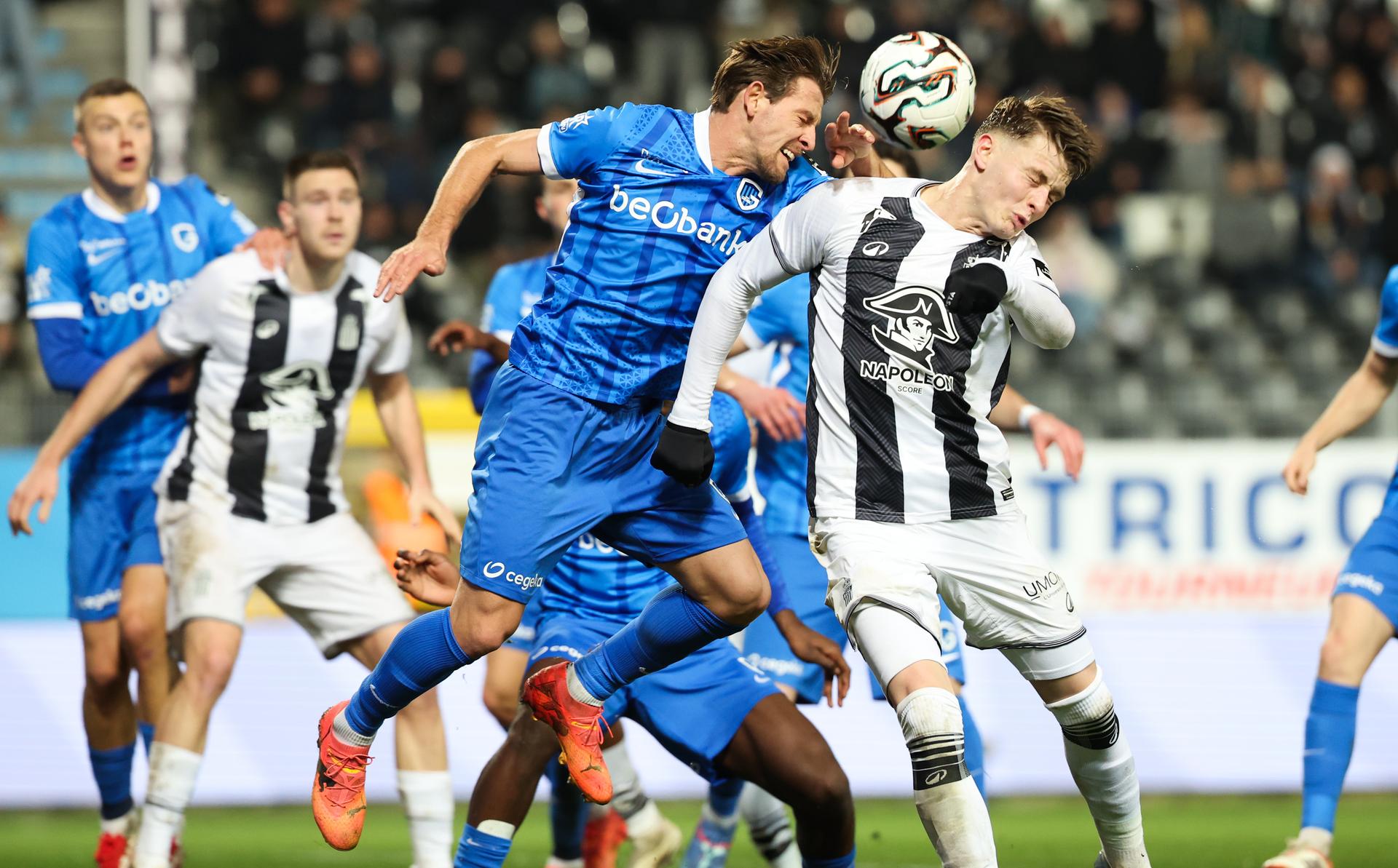 Genk's Patrik Hrosovsky and Charleroi's Lewin Blum fight for the ball during a soccer match between Sporting Charleroi and KRC Genk, Friday 19 December 2025 in Charleroi, on day 19 of the 2025-2026 'Jupiler Pro League' first division of the Belgian championship. BELGA PHOTO VIRGINIE LEFOUR