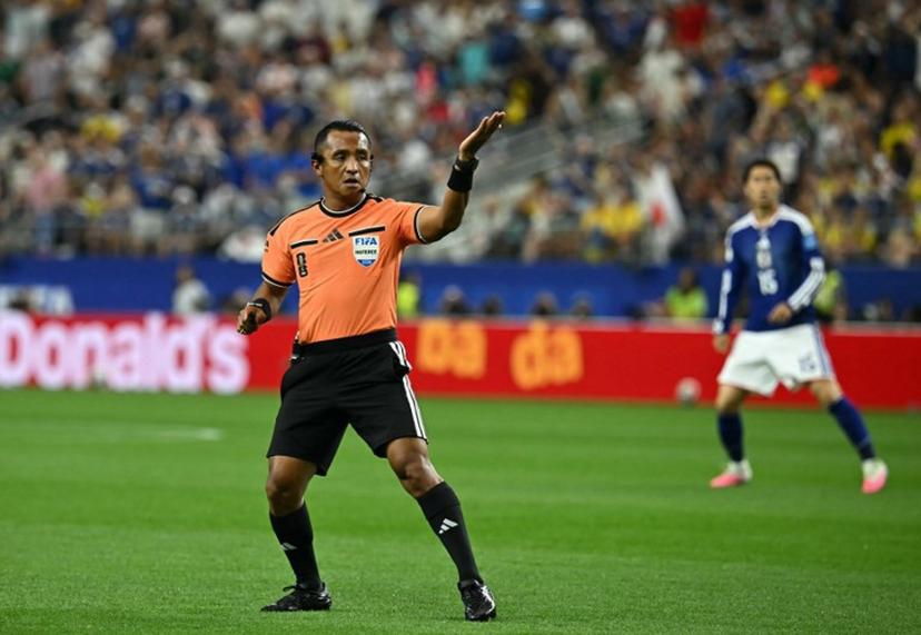 Salvadoran referee Ivan Barton gestures during the 2026 World Cup Group F football match between Japan and Sweden at the Dallas Stadium in Arlington on June 25, 2026. Paul ELLIS / AFP