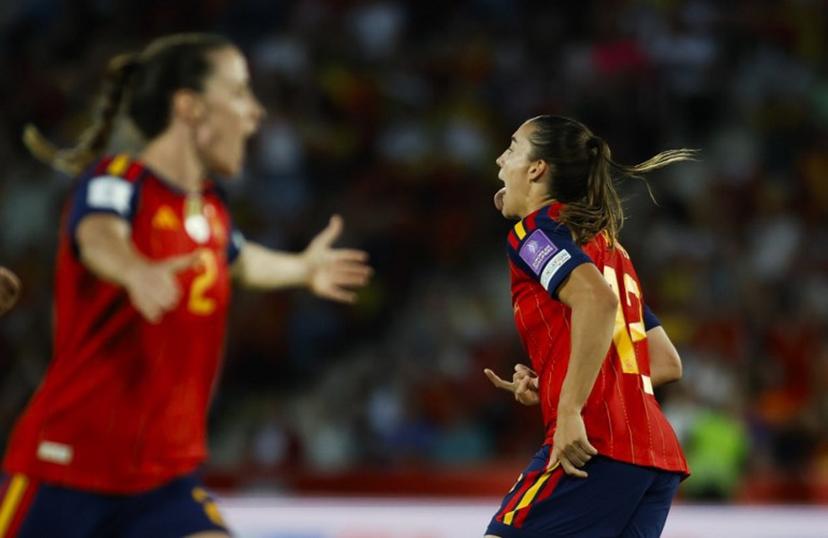 Spain's midfielder #12 Patri Guijarro (R) celebrates scoring the opening goal during the FIFA Women's World Cup Europe Zone Qualifiers, group C, football match between Spain and England at Mallorca Son Moix Stadium in Palma de Mallorca, on June 5, 2026. JAIME REINA / AFP