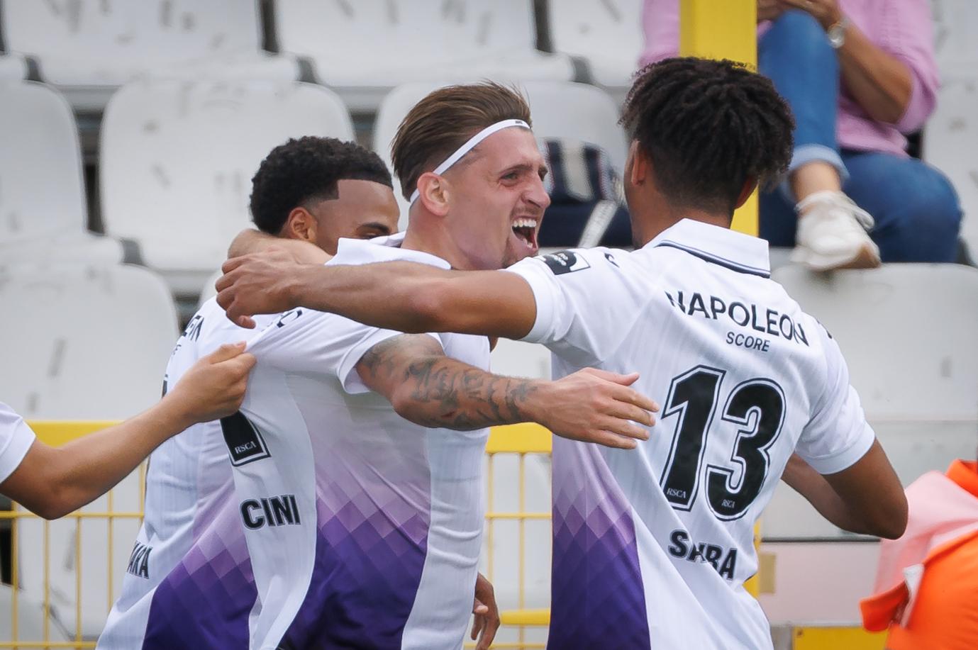 Anderlecht's Adriano Bertaccini celebrates after scoring during a soccer match between Cercle Brugge vs RSC Anderlecht, Sunday 03 August 2025 in Brugge, on day 2 of the 2025-2026 'Jupiler Pro League' first division of the Belgian championship. BELGA PHOTO KURT DESPLENTER