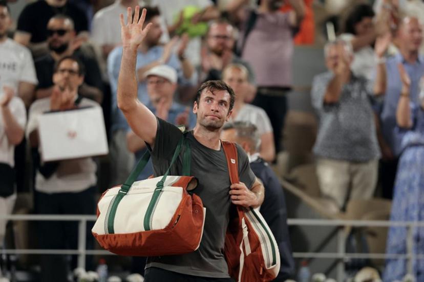 France's Quentin Halys waves as he leaves the court after being defeated by Germany's Alexander Zverev at the end of their men's singles match on day 6 of the French Open tennis tournament on Court Philippe-Chatrier at the Roland-Garros Complex in Paris on May 29, 2026. Thomas SAMSON / AFP