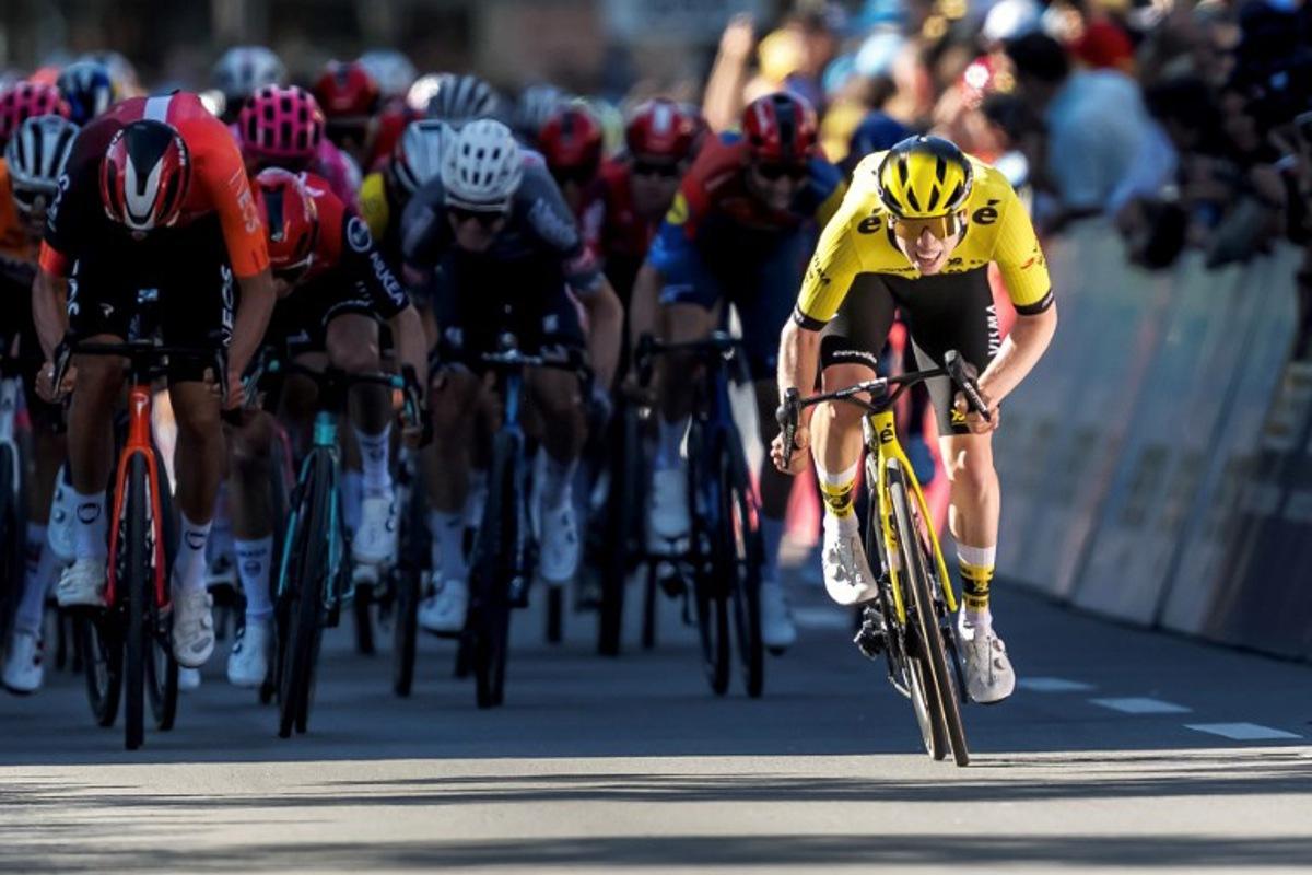 Great Britain's James Brennan (Visma) (R) rides to win the first stage of the Tour of Romandie UCI cycling World tour, 194.3 km from Munchenstein to Saint-Imier to Fribourg, on April 29, 2025. Fabrice COFFRINI / AFP