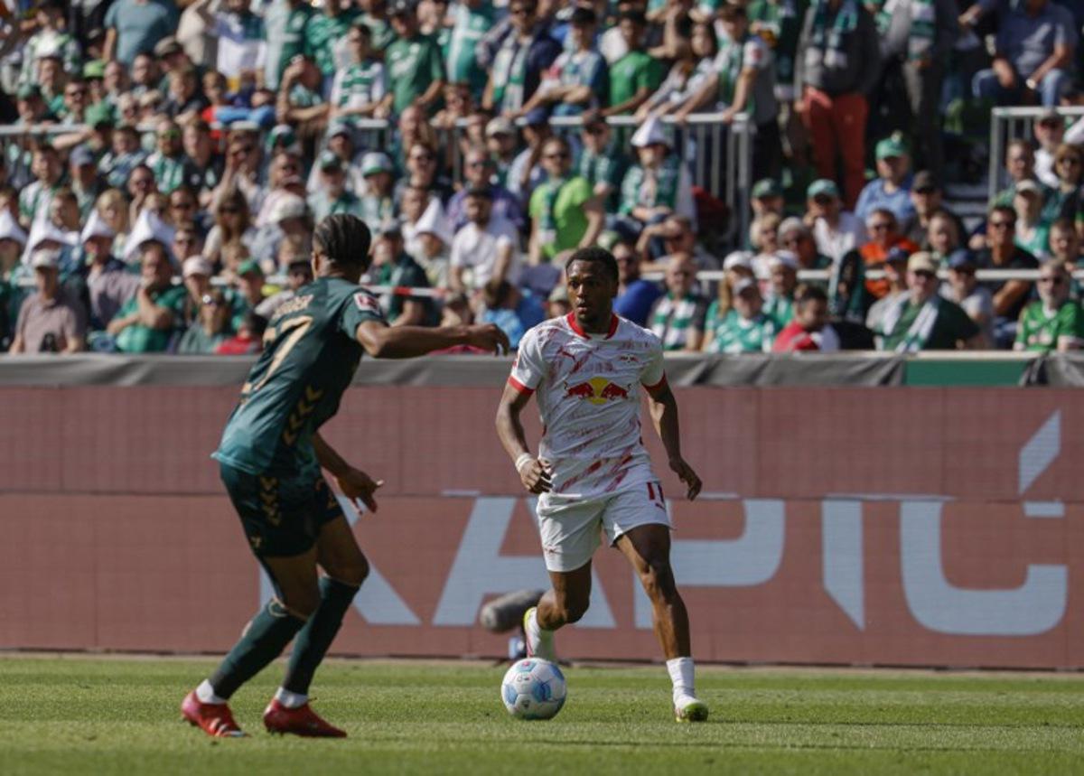 Bremen's German defender #27 Felix Agu (L) and Leipzig's Belgian forward #11 Lois Openda vie for the ball during the German first division Bundesliga football match between SV Werder Bremen and RB Leipzig in Bremen, northern Germany on May 10, 2025. Focke Strangmann / AFP