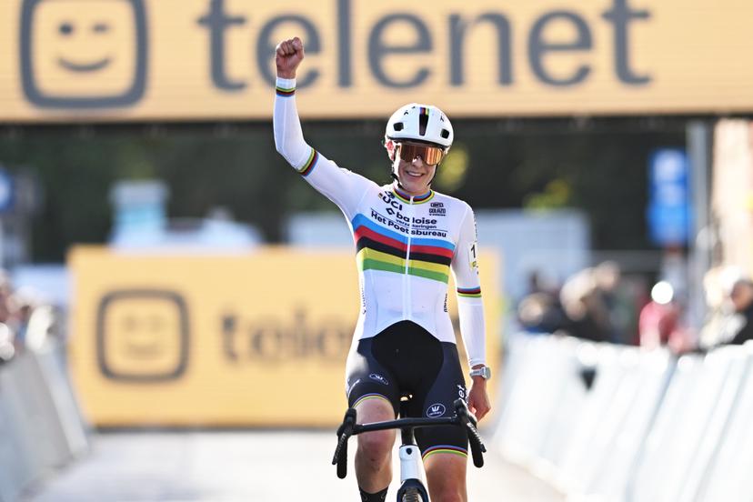 Netherlands' Lucinda Brand celebrates after winning the women's elite race of the Superprestige Overijse cyclocross cycling event, Sunday 25 October 2026 in Overijse, the first race of the Superprestige competition. BELGA PHOTO DAVID PINTENS