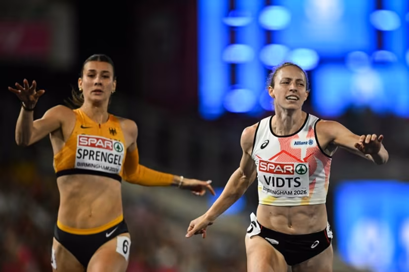 Belgium's Noor Vidts (R) crosses the finish line to arrive first past Germany's Sandrina Sprengel in the women's heptathlon 200m heat 1 during the European Athletics Championships at Alexander Stadium in Birmingham on August 14, 2026. Paul ELLIS / AFP