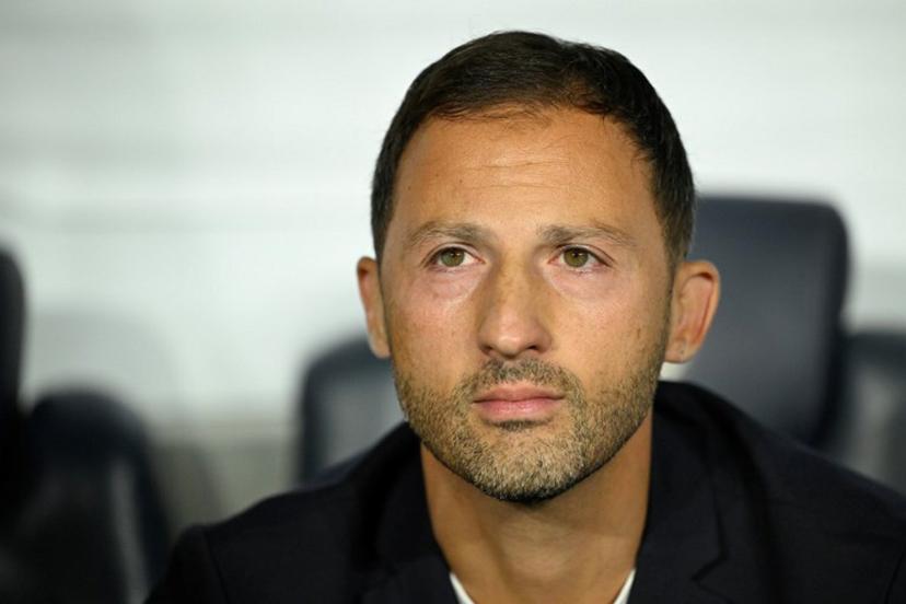 Fenerbahce's Italian coach Domenico Tedesco looks on during the UEFA Europa League 2 round day football match between Fenerbahce and OGC Nice at the Chobani Stadium, Istanbul, on October 2, 2025. Yasin AKGUL / AFP