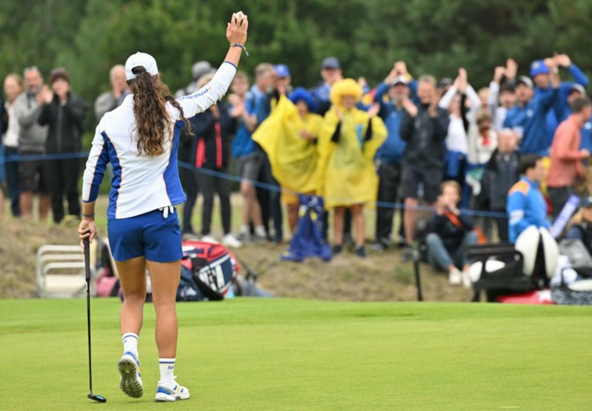 Team Europe's Spanish golfer Julia López Ramírez celebrates after making a putt during play in her fourball match against US Team players on the first day of the 2026 Solheim Cup biennial team golf competition on The Bernardus Golf Course at Cromvoirt, some 80kms south-east of Rotterdam on September 11, 2026. NICOLAS TUCAT / AFP