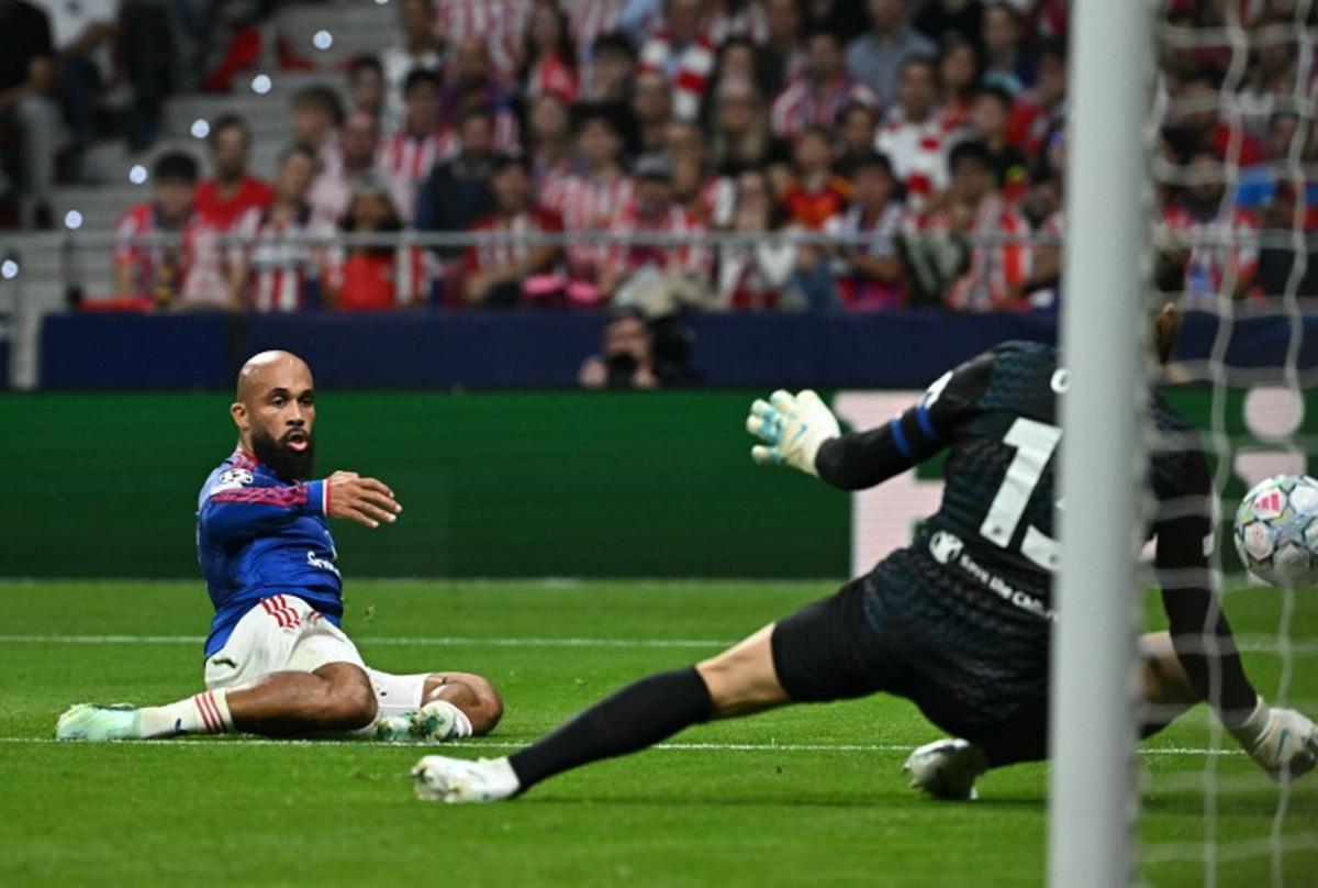 Manchester United's Cameroonian midfielder #19 Bryan Mbeumo challenges Atletico Madrid's Slovenian goalkeeper #13 Jan Oblak during the UEFA Champions League, league phase, matchday 2, football match between Club Atletico de Madrid and Manchester United at the Metropolitano stadium in Madrid on October 13, 2026. Javier SORIANO / AFP