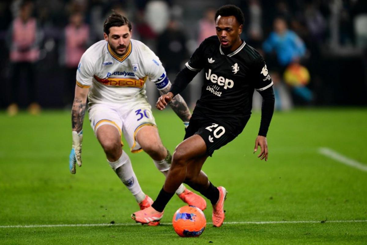 Juventus' Belgian forward #20 Lois Openda (R) controls the ball in front of Lecce's Italian goalkeeper #30 Wladimiro Falcone (L) during the Italian Serie A football match between Juventus and Lecce at the Allianz Stadium in Turin on January 3, 2026. MARCO BERTORELLO / AFP