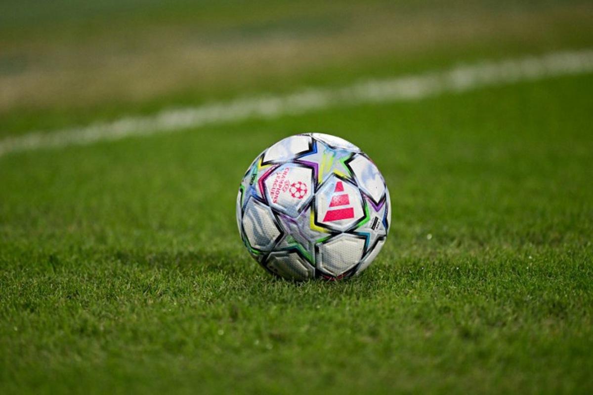 This photograph shows the official ball of the UEFA Champions League during the first round day 1 football match between Fenerbahce SK and AS Roma at the Fenerbahce Chobani stadium in Istanbul on September 10, 2026. Ozan KOSE / AFP