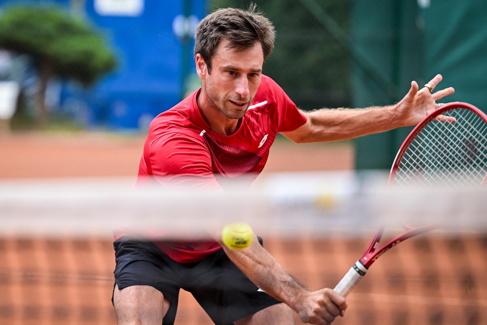 Belgian Sander Gille is pictured in action during a training practice at the 'WAC Wiener Athletic Club' stadium, in preparation of the Davis Cup quelifiers between Belgium and Austria, in Vienna, on Thursday 17 September 2026. BELGA PHOTO DAVID PINTENS