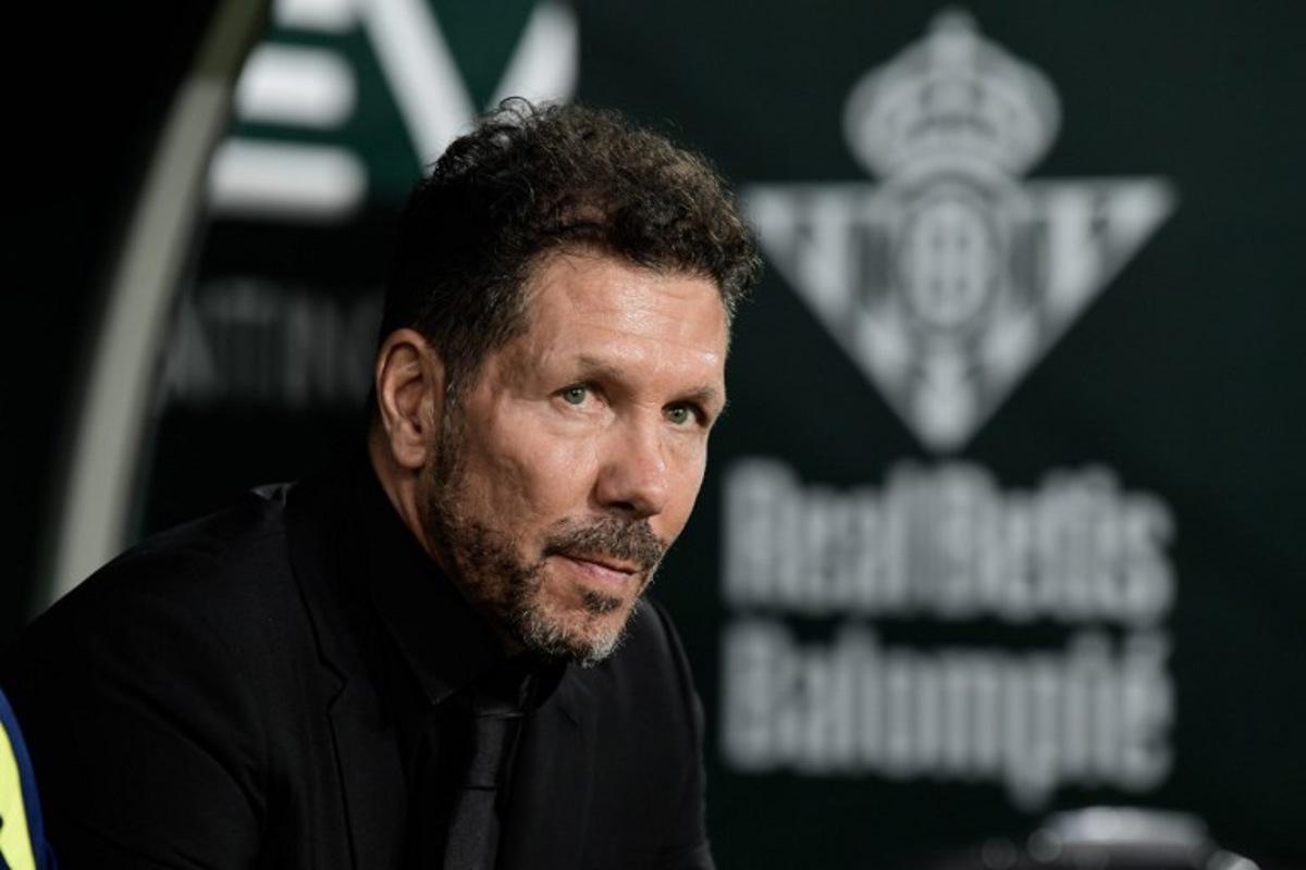 Atletico Madrid's Argentine coach Diego Simeone looks on during the Spanish league football match between Real Betis and Club Atletico de Madrid at the Cartuja Stadium in Seville on October 27, 2025. CRISTINA QUICLER / AFP