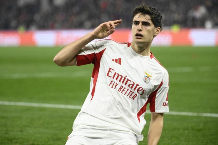 SL Benfica's Portuguese defender #04 Antonio Silva celebrates a goal scored by SL Benfica's Greek forward #14 Vangelis Pavlidis during the Portuguese league football match between Gil Vicente FC and SL Benfica at Cidade de Barcelos stadium in Barcelos on March 2, 2026. Miguel RIOPA / AFP