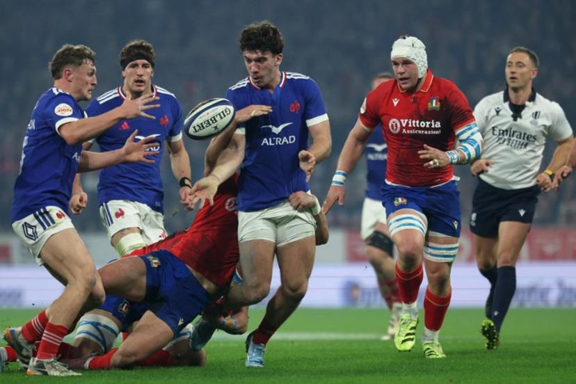 France's centre Fabien Brau-Boirie (C) makes an offload pass to France's centre Emilien Gailleton (L) during the Six Nations international rugby union match between France and Italy at the Stade Pierre-Mauroy in Villeneuve-d'Ascq, northern France, on February 22, 2026. Francois LO PRESTI / AFP