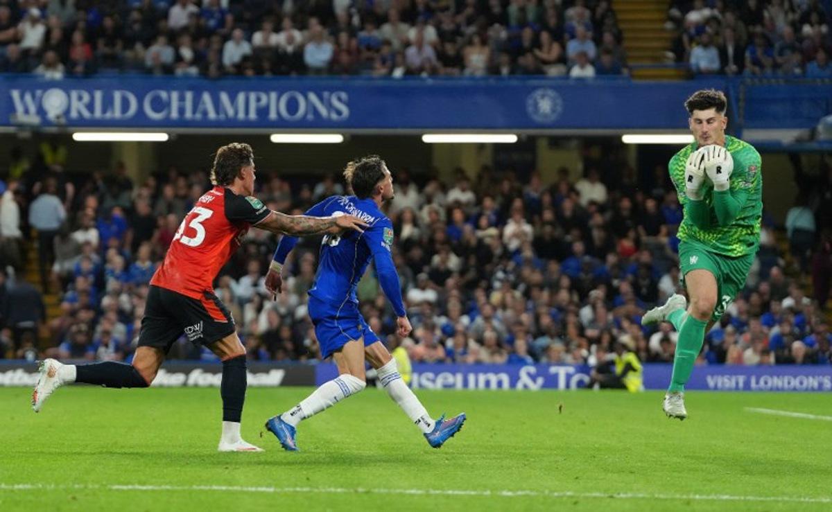 Chelsea's Belgian goalkeeper #39 Mike Penders gathers the ball during the English League Cup second round football match between Chelsea and Luton Town at Stamford Bridge, in London on August 27, 2026. CARLOS JASSO / AFP