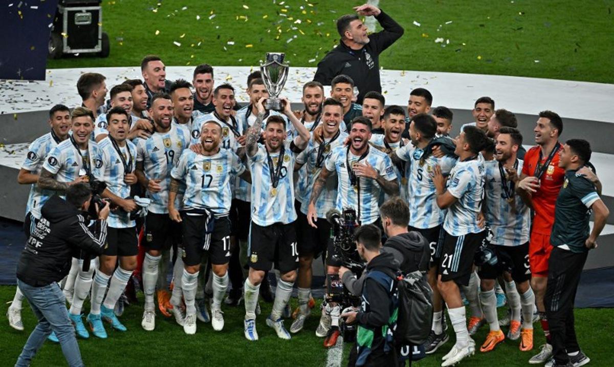 Argentina's striker Lionel Messi (C) holds the trophy as he celebrates with teammates after winning the 'Finalissima' International friendly football match between Italy and Argentina at Wembley Stadium in London on June 1, 2022. The Azzurri face the South American continental champions in the inaugural Finalissima at Wembley. Ben Stansall / AFP