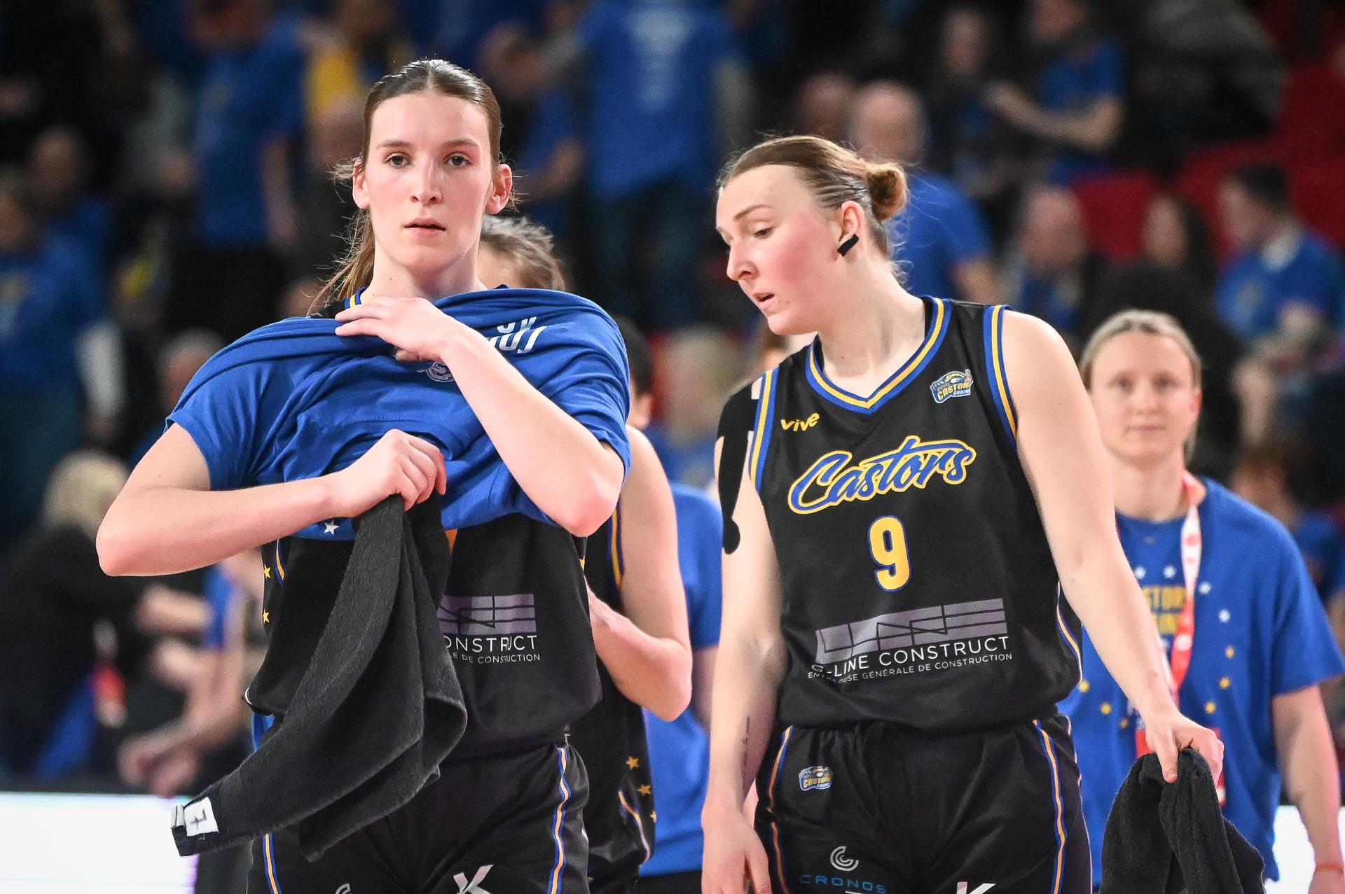 Castors' Tesse Kapenga and Castors' Marie Vervaet pictured after the end of the second quarter at a basketball match between Royal Castors Braine and Basket Namur Capitale, Sunday 22 March 2026 in Charleroi, the final of the women's Belgian 2026 Basketball Cup. BELGA PHOTO ELIAS ROM