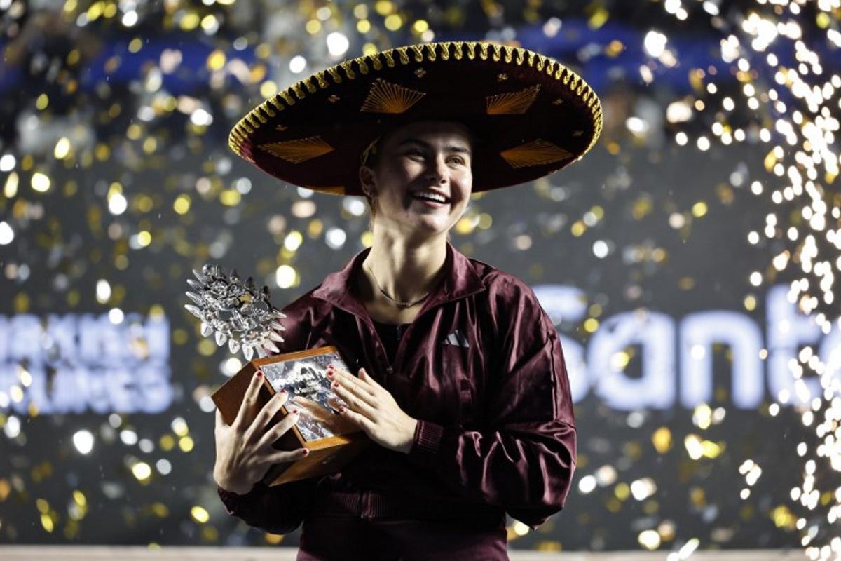 US Iva Jovic receives the trophy after winning the women's singles final match of the WTA Guadalajara Open tournament at the Panamerican Tennis Center in Zapopan, Mexico on September 19, 2026. ULISES RUIZ / AFP