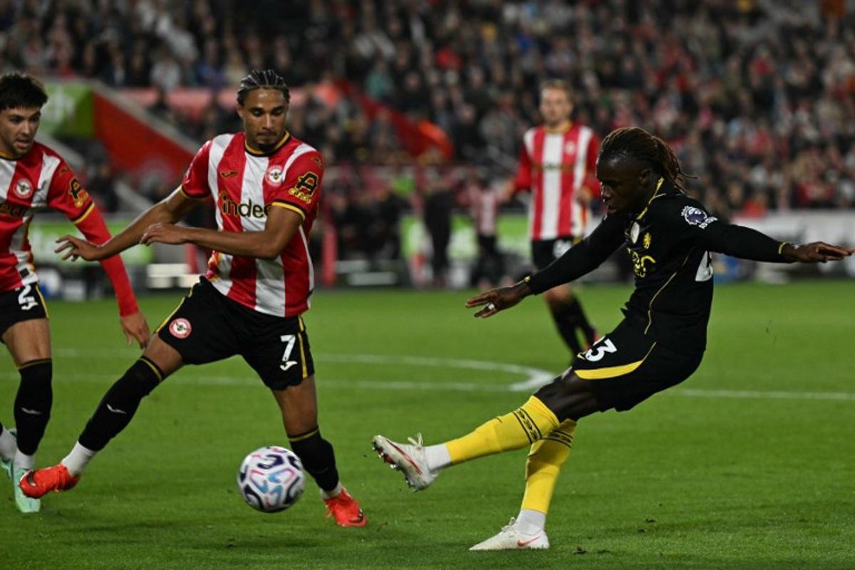 Chelsea's Dutch midfielder #23 Geovany Quenda shoots but fails to score during the English Premier League football match between Brentford and Chelsea at the Gtech Community Stadium in London on September 18, 2026. Glyn KIRK / AFP