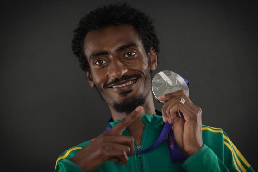 Silver medallist of the men's 10000m final Ethiopia's Yomif Kejelcha poses for portraits during a studio photo session on the sidelines of the World Athletics Championships in Tokyo on September 15, 2025. Andrej ISAKOVIC / AFP