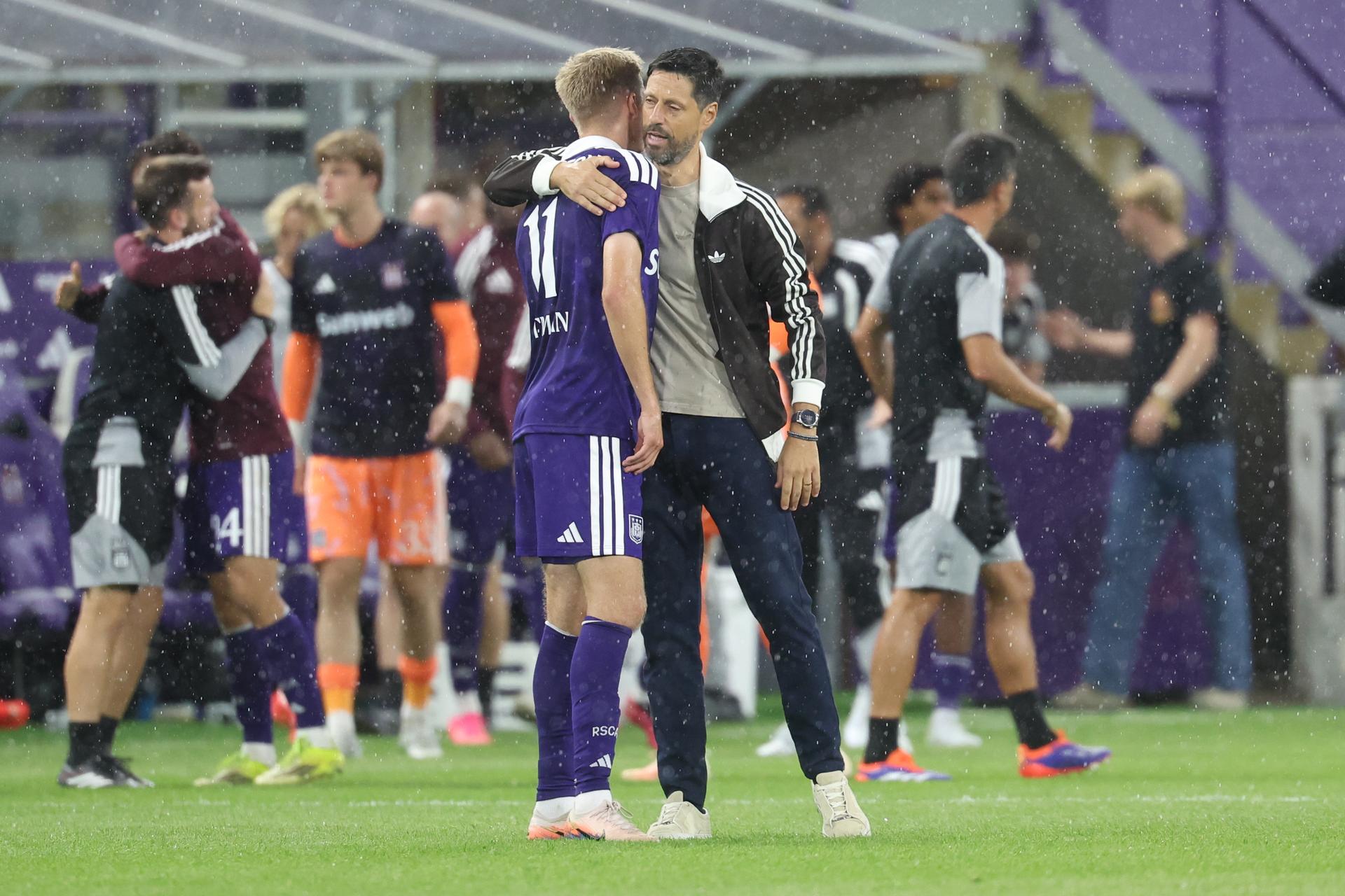Anderlecht's head coach Vitor Bruno pictured during a soccer game between Belgian soccer team RSC Anderlecht and Kazakh Kairat Almaty, Thursday 27 August 2026 in Brussels, in on the return leg of the play-off round for the UEFA Europa League phase. BELGA PHOTO VIRGINIE LEFOUR