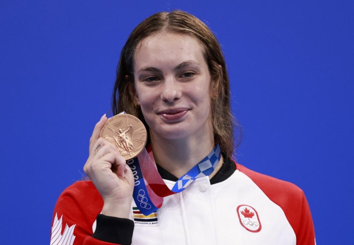 Bronze medallist Canada's Penny Oleksiak poses with her medal on the podium after the final of the women's 200m freestyle swimming event during the Tokyo 2020 Olympic Games at the Tokyo Aquatics Centre in Tokyo on July 28, 2021. Odd ANDERSEN / AFP
