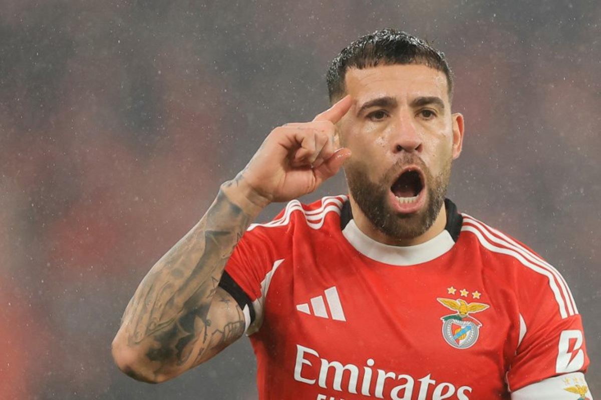 Benfica's Argentine defender #30 Nicolas Otamendi gestures during the UEFA Champions League league phase day 8 football match between SL Benfica and Real Madrid CF at Estadio da Luz in Lisbon on January 28, 2026. PATRICIA DE MELO MOREIRA / AFP