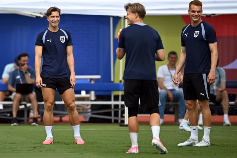 Austria's defender #25 Michael Svoboda (L) takes part in an MD-1 training session at the Southern Methodist University (SMU) in University Park, Texas on June 21, 2026, on the eve of the 2026 World Cup Group J football match between Argentina and Austria. Paul ELLIS / AFP